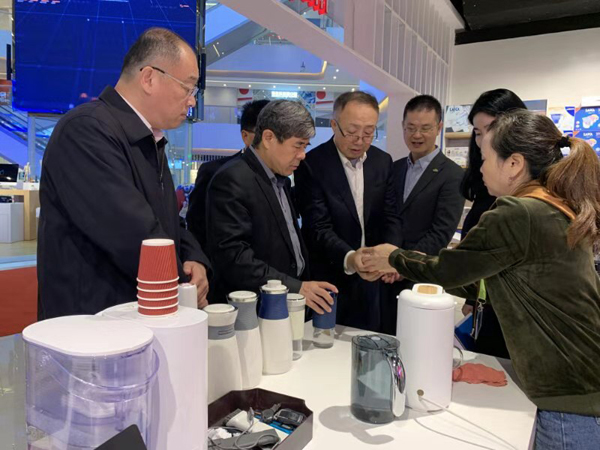 市场监管总局认证监管司调研上海绿地贸易港(图1)